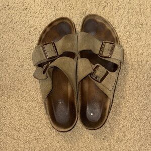 Birkenstock Arizona Sandals in Taupe size 39 or women’s 8.5